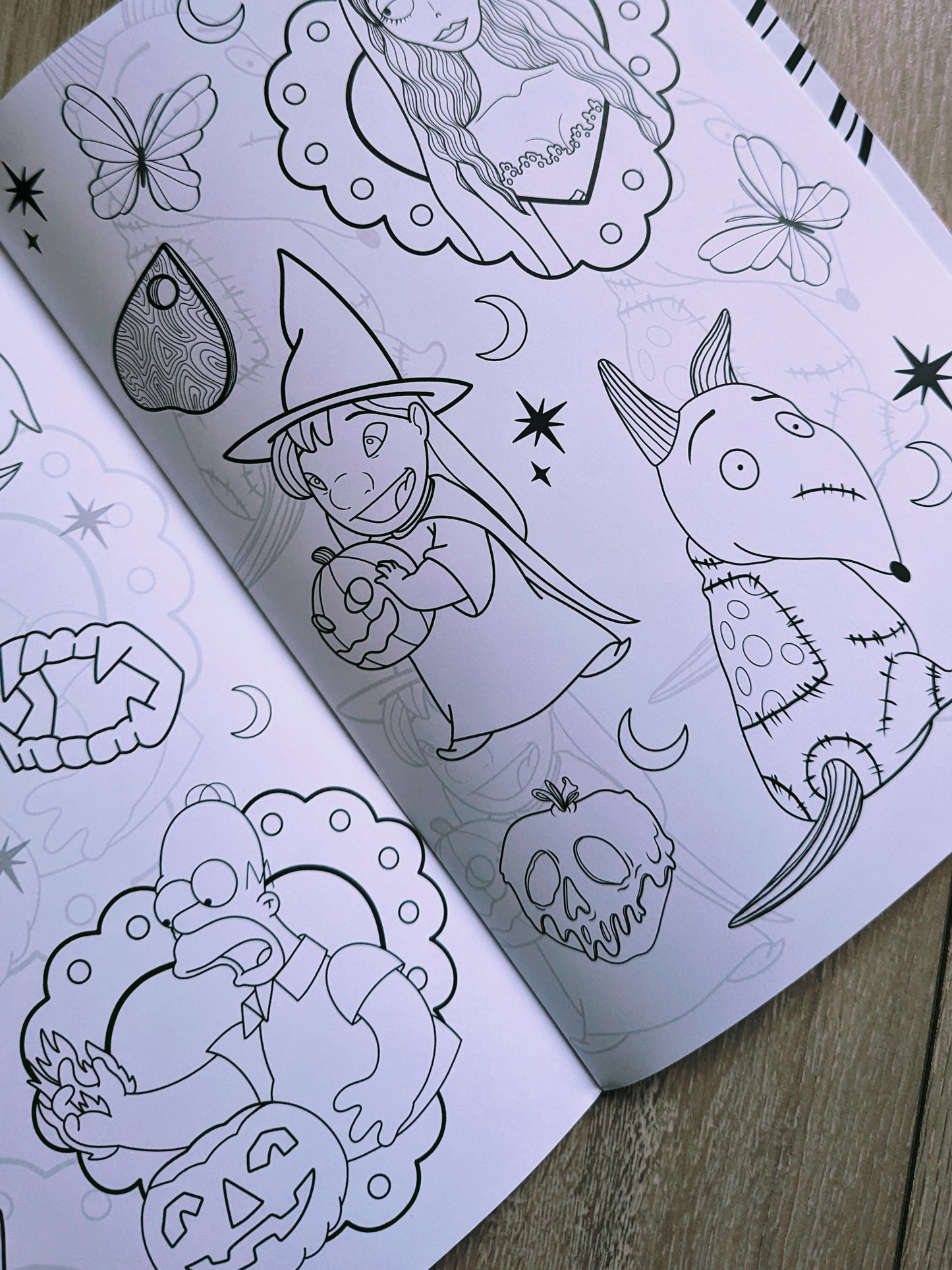 The Ultimate Halloween Colouring Book